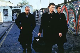 A Ravasz, Az Agy, és Két Füstölgő Puskacső